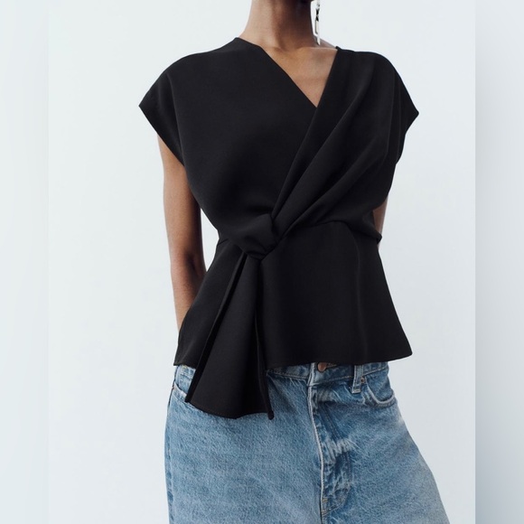 Zara Tops - ZARA KNOTTED CREPE TOP
Color: Black